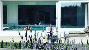 Piscina coperta, piscina all'aperto