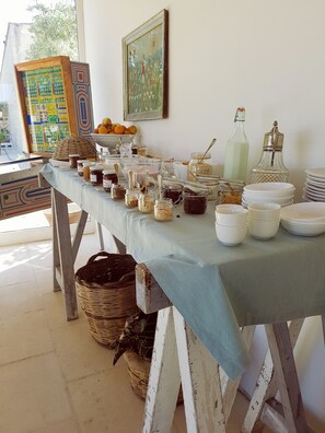 Daily continental breakfast for a fee - Masseria Prosperi (Otranto)