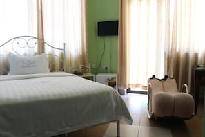 Desk, free WiFi - Stay Inn Hotel (Dar es Salaam)