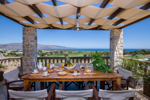 Villa, 4 chambres, piscine privée | Terrasse/Patio