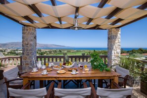 Villa, 4 Schlafzimmer, eigener Pool | Terrasse/Patio