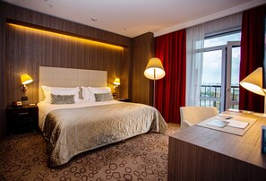 Suíte | 1 quarto, frigobar, cofres nos quartos, escrivaninha