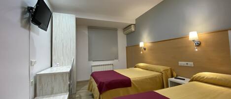 트윈룸 | 고급 침구, 객실 내 금고, 책상, 암막 커튼