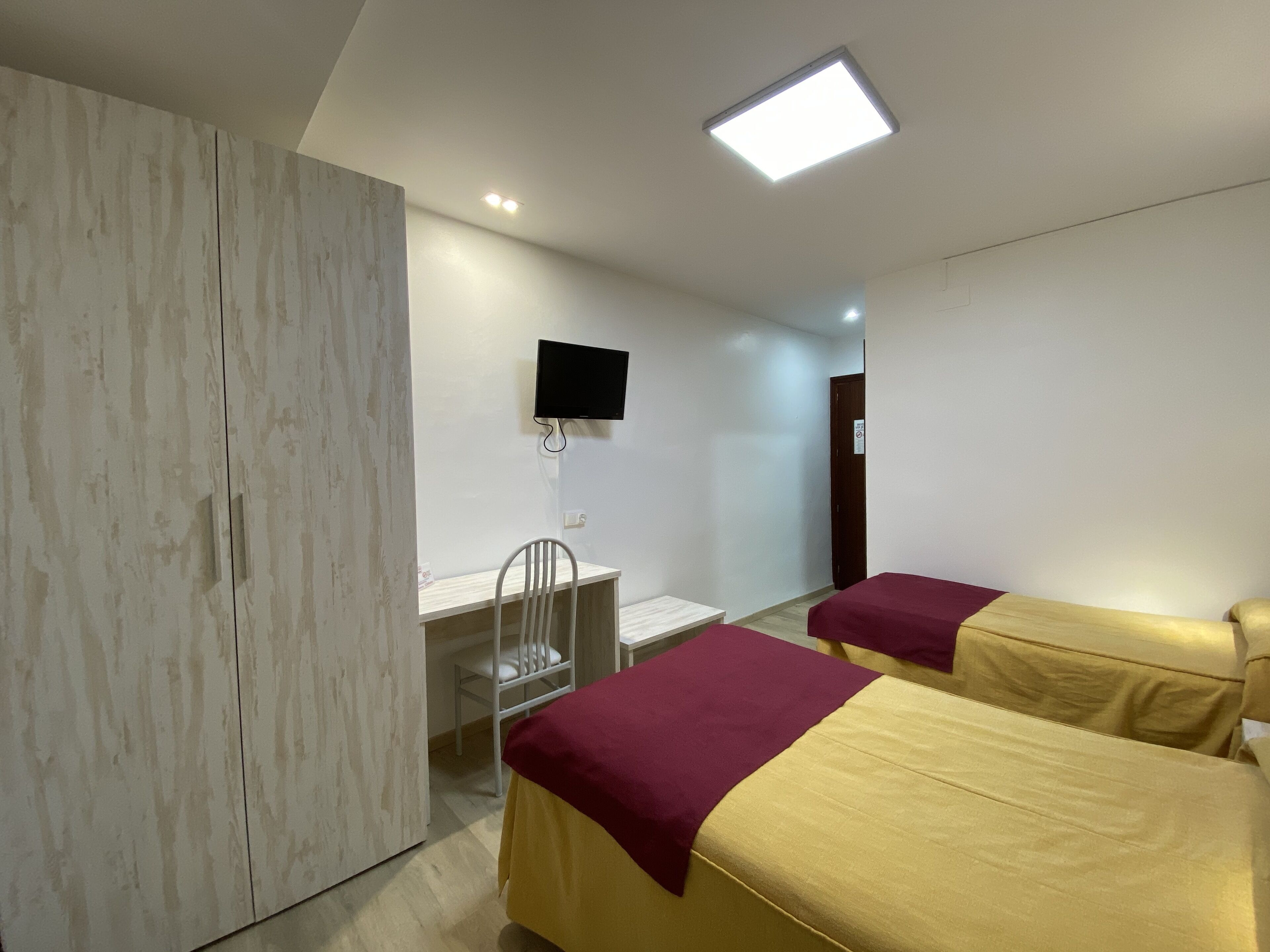 twin room | premium bedding, in-room safe, desk, blackout curtains