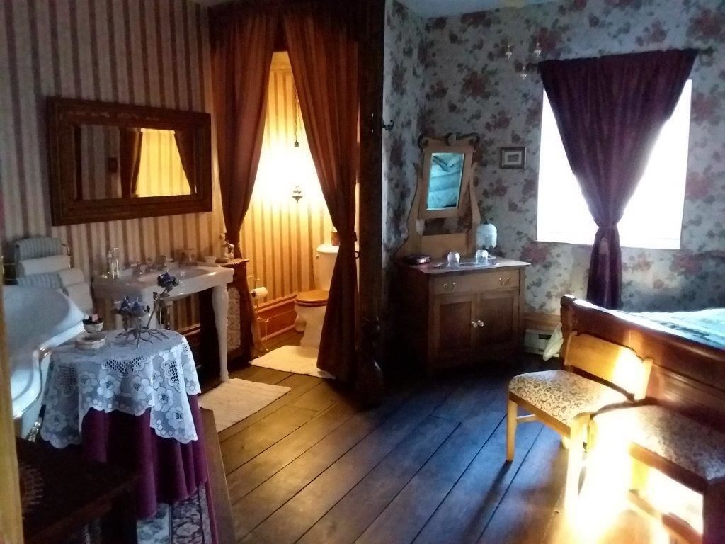 Room, 1 Double Bed, Private Bathroom (Rustique)