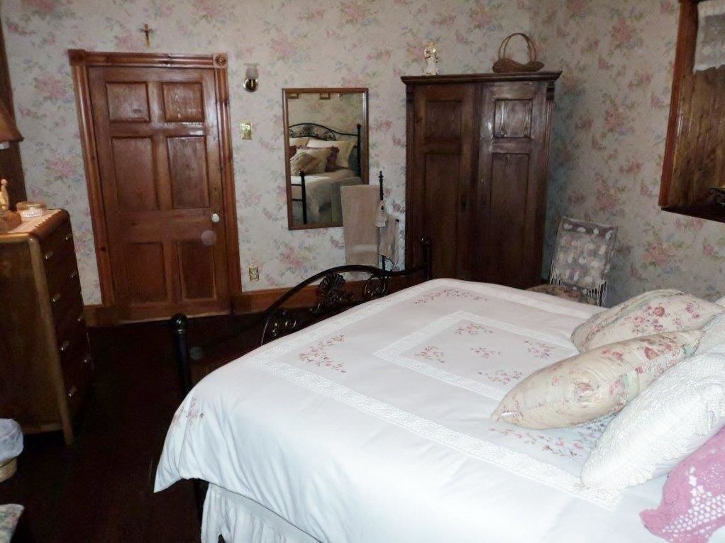 Room, 1 Queen Bed, Shared Bathroom (Champêtre)