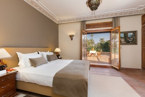 Roupas de cama premium, frigobar (abastecido com itens grátis)