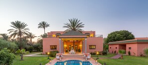 Villa, 7 Bedrooms, heated pool (Villa de Prestige + Bungalow) | Hochwertige Bettwaren, kostenlose Minibar, Zimmersafe, Schreibtisch