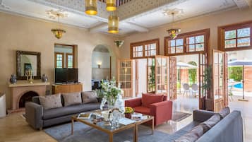 Premium bedding, free minibar, in-room safe, desk