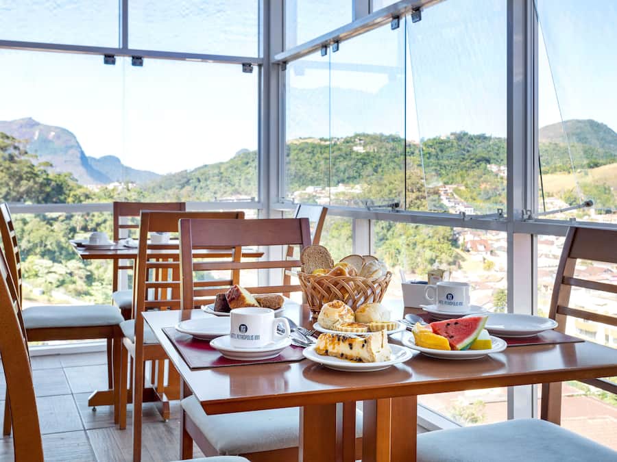 Sudah termasuk sarapan lengkap setiap hari