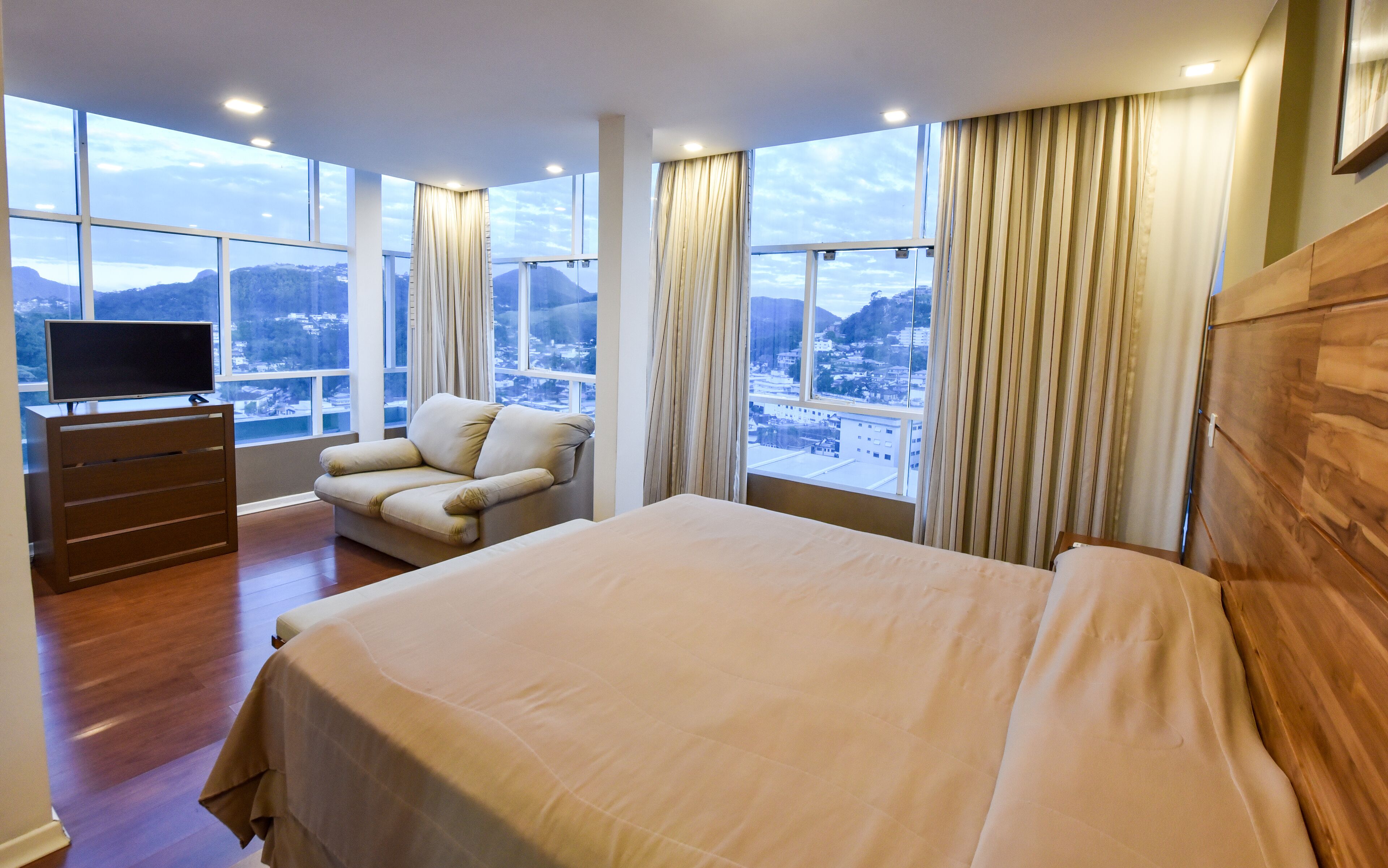 premium bedding, minibar, desk, blackout curtains