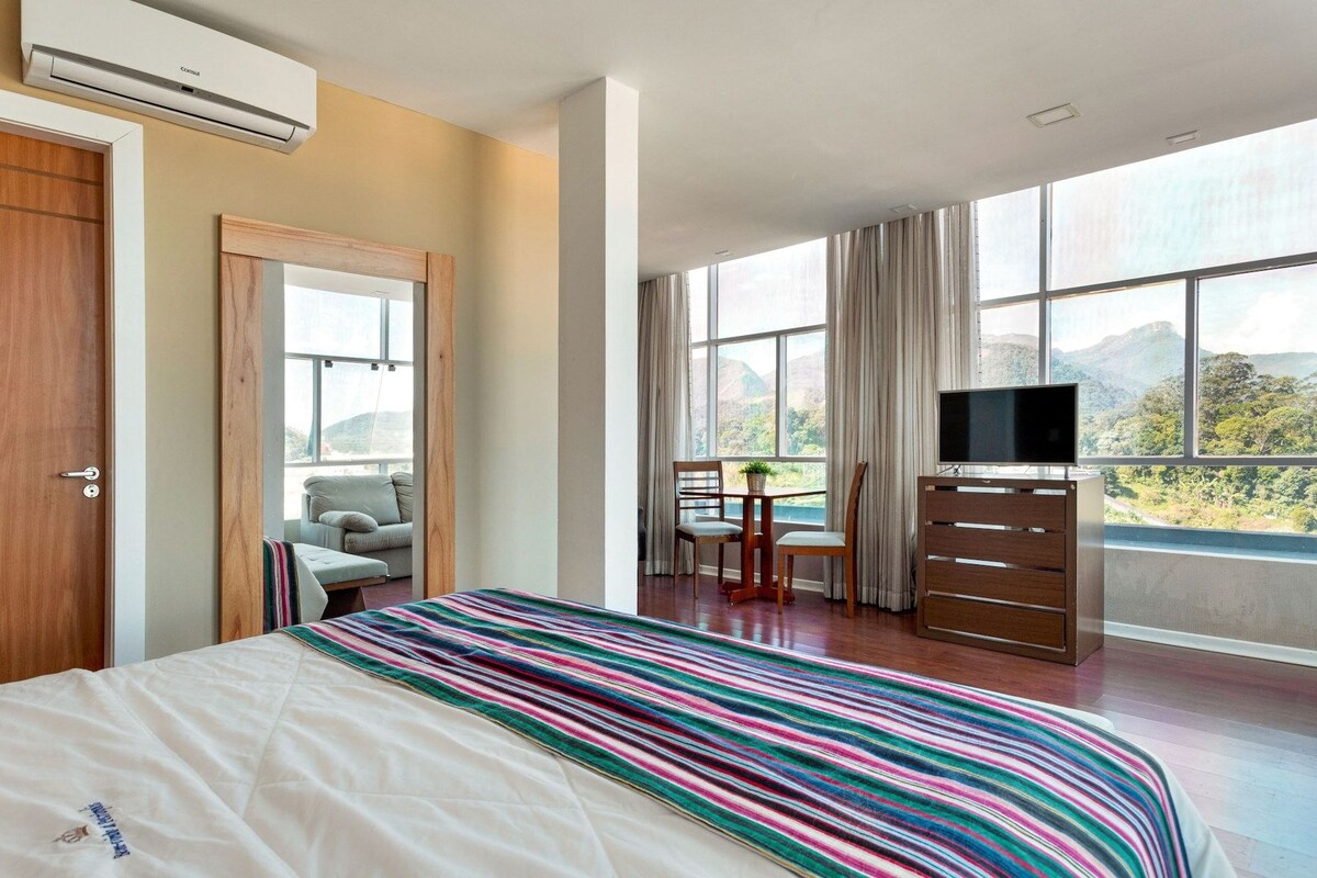 Premium bedding, minibar, desk, blackout drapes