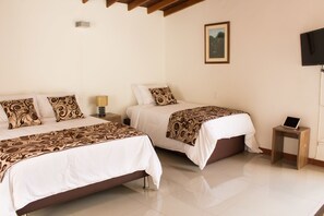 주니어 스위트 | 객실 내 금고, 책상, 방음 설비, 간이 침대