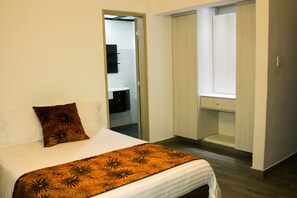 Standard Room | In-room safe, desk, soundproofing, rollaway beds - Hotel Laureles Loft (Medellín)