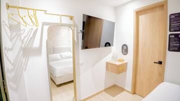 In-room safe, free WiFi, bed sheets