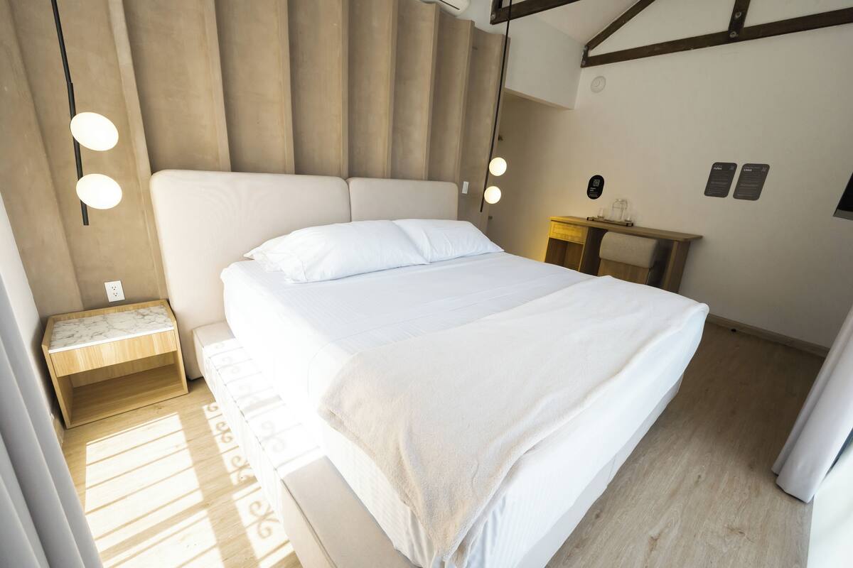 In-room safe, free WiFi, bed sheets