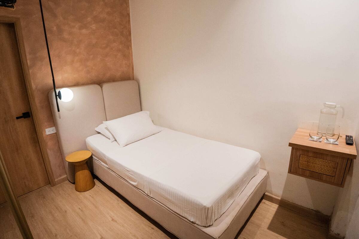 In-room safe, free WiFi, bed sheets