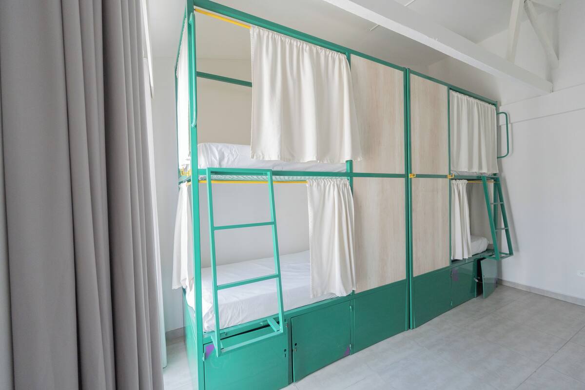 In-room safe, free WiFi, bed sheets