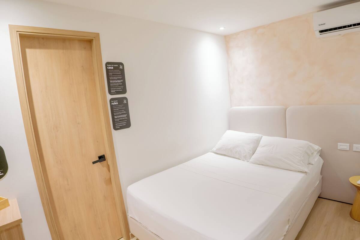 In-room safe, free WiFi, bed sheets