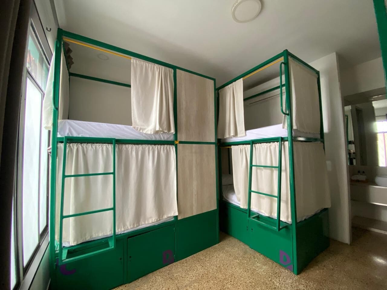 Slaapzaal, gemeenschappelijke badkamer (10 beds) | Een kluis op de kamer, gratis wifi, beddengoed