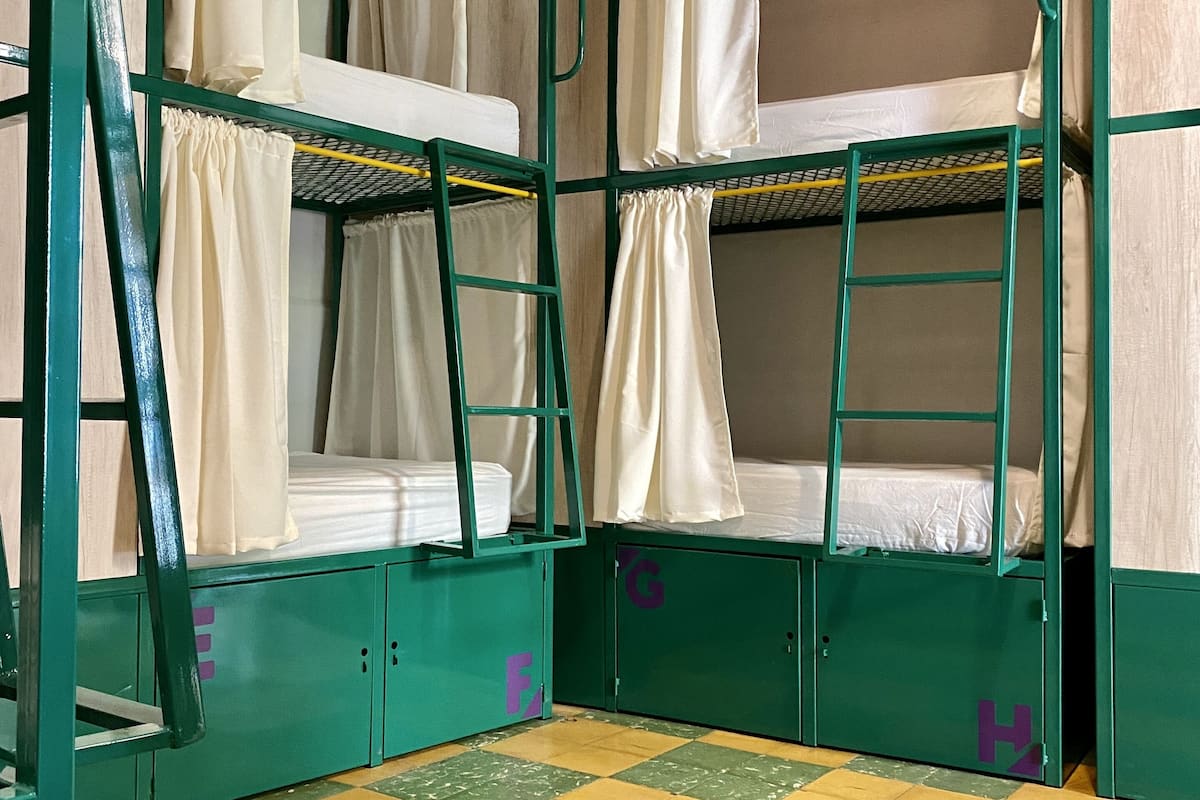 In-room safe, free WiFi, bed sheets