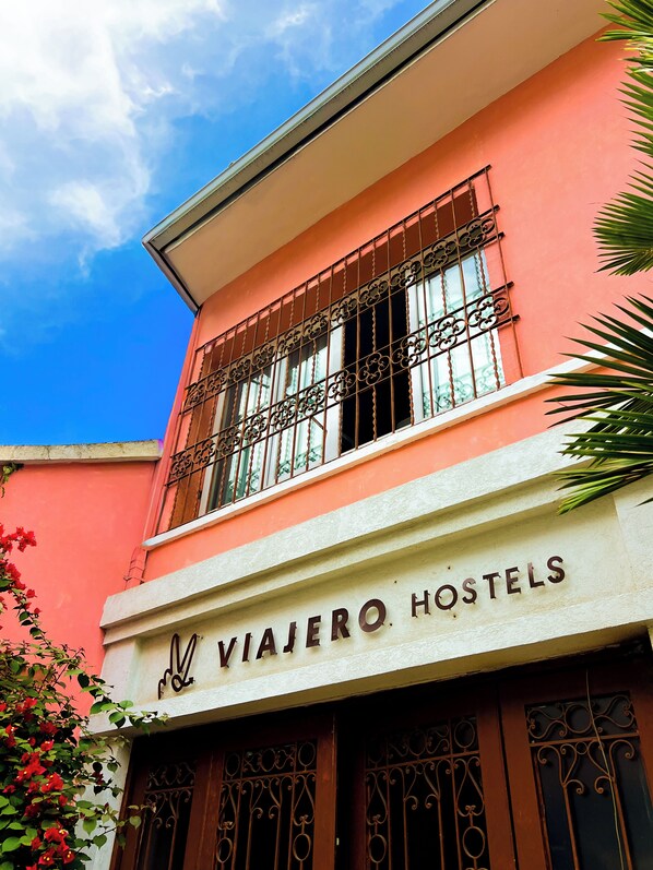 Front of property - Viajero Cali Hostel & Salsa School (Cali)