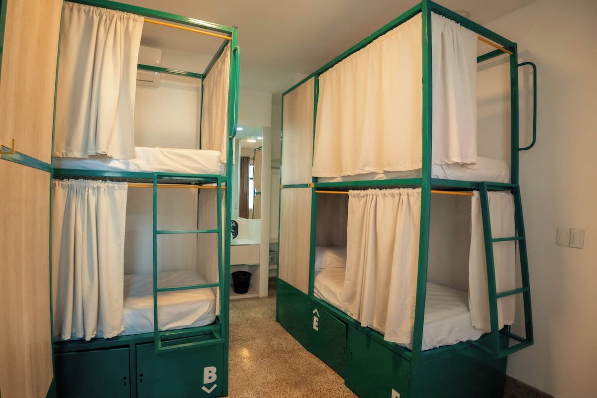 Tallelokero huoneessa, ilmainen Wi-Fi, vuodevaatteet