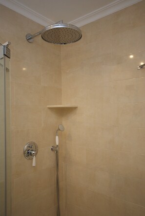 Superior Double Room, Vineyard View | Bathroom sink - Finca El Romeral (Alpera)