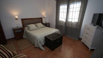 Superior Double Room, Vineyard View | Desk, blackout curtains, cots/infant beds, free WiFi