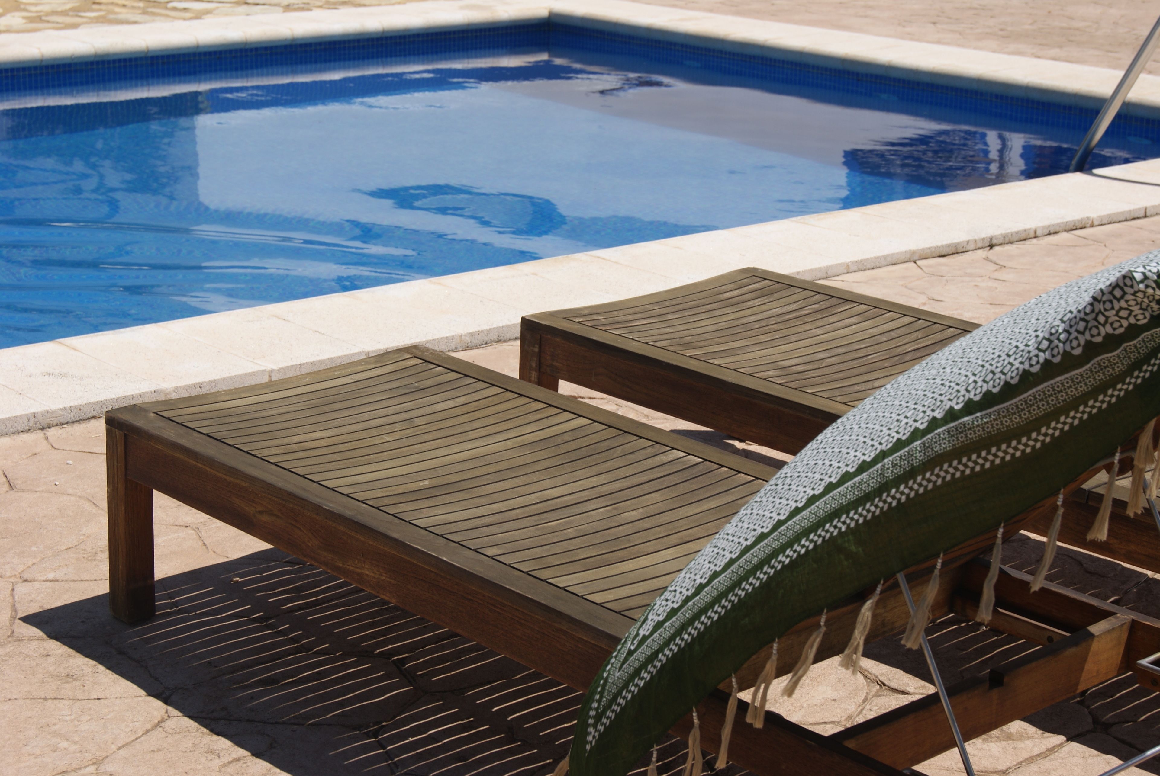 Seasonal outdoor pool, pool umbrellas, sun loungers