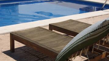 Seasonal outdoor pool, pool umbrellas, sun loungers