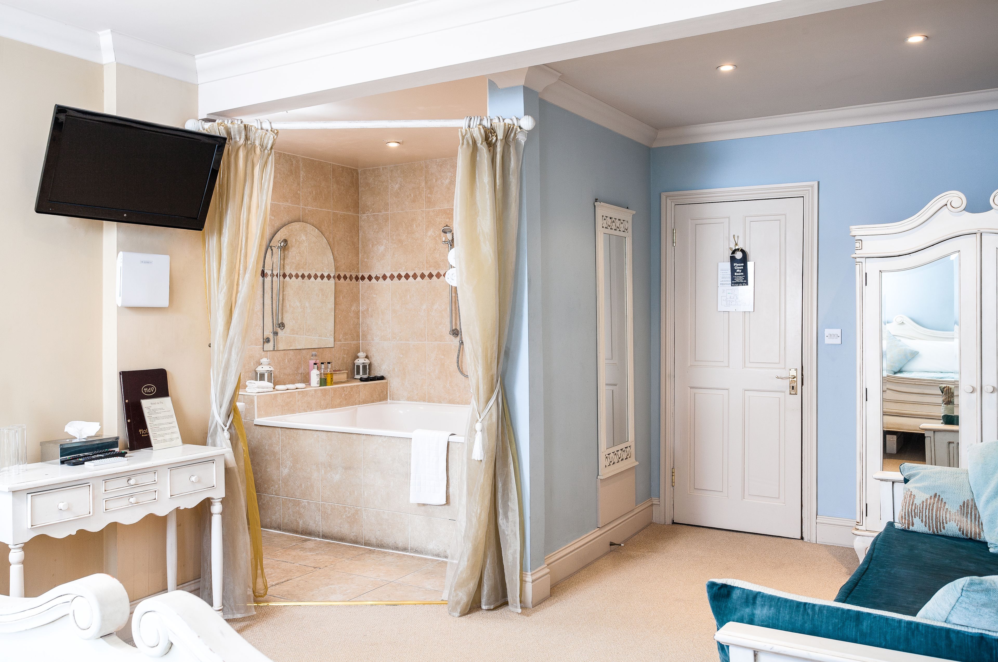 Parisian Dreams Suite