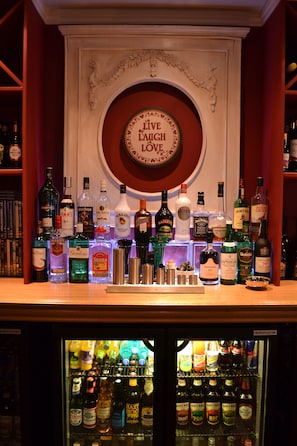 Bar (on property) - Hotel de Vie (Farnham)