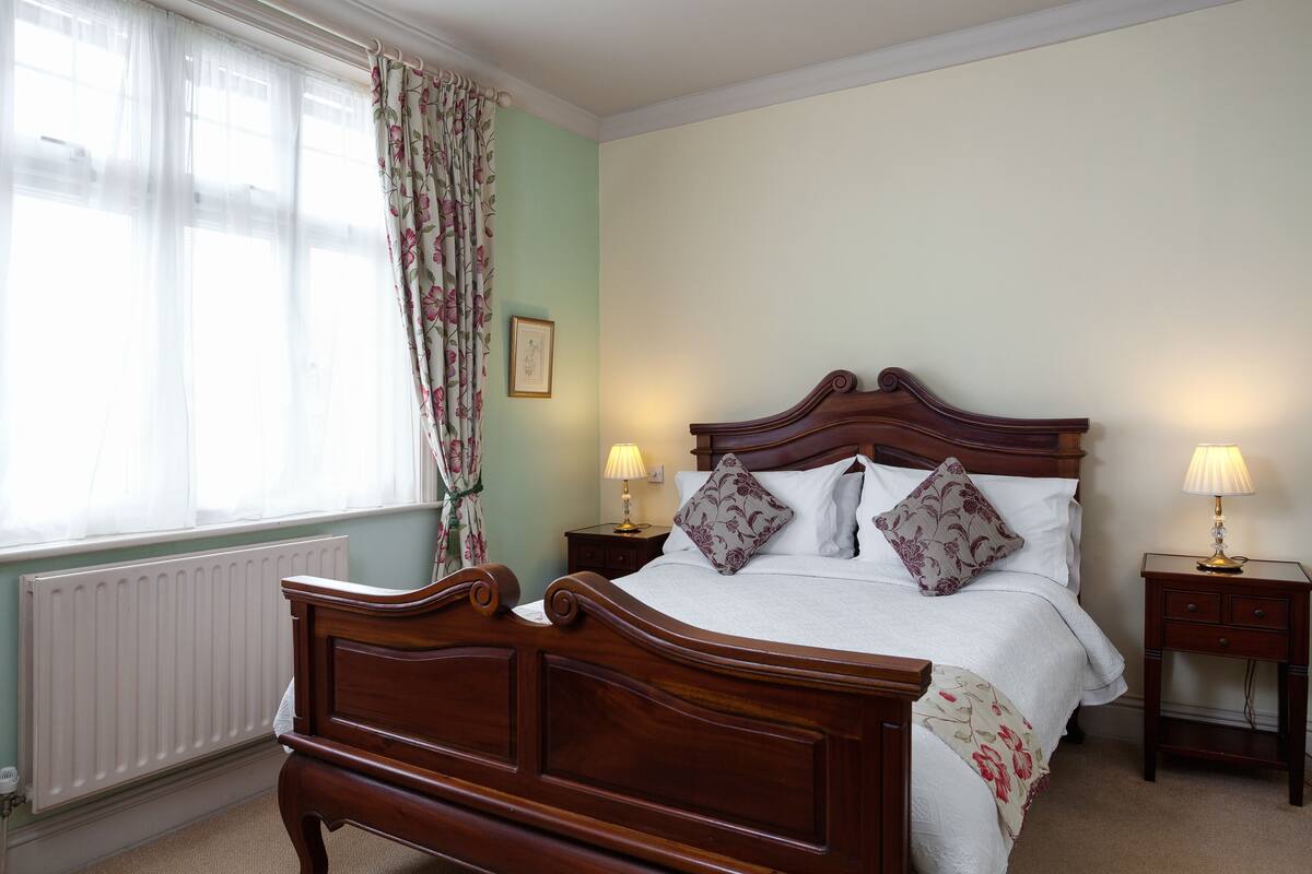 Habitación doble de lujo, 1 cama King size (Victorian Memories) | Ropa de cama de alta calidad y escritorio