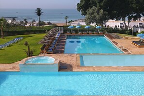 3 piscinas al aire libre