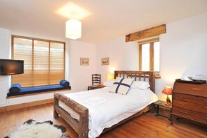 Standard Double Room | Cadar kapas Mesir, meja, seterika/papan seterika, Wi-fi percuma 