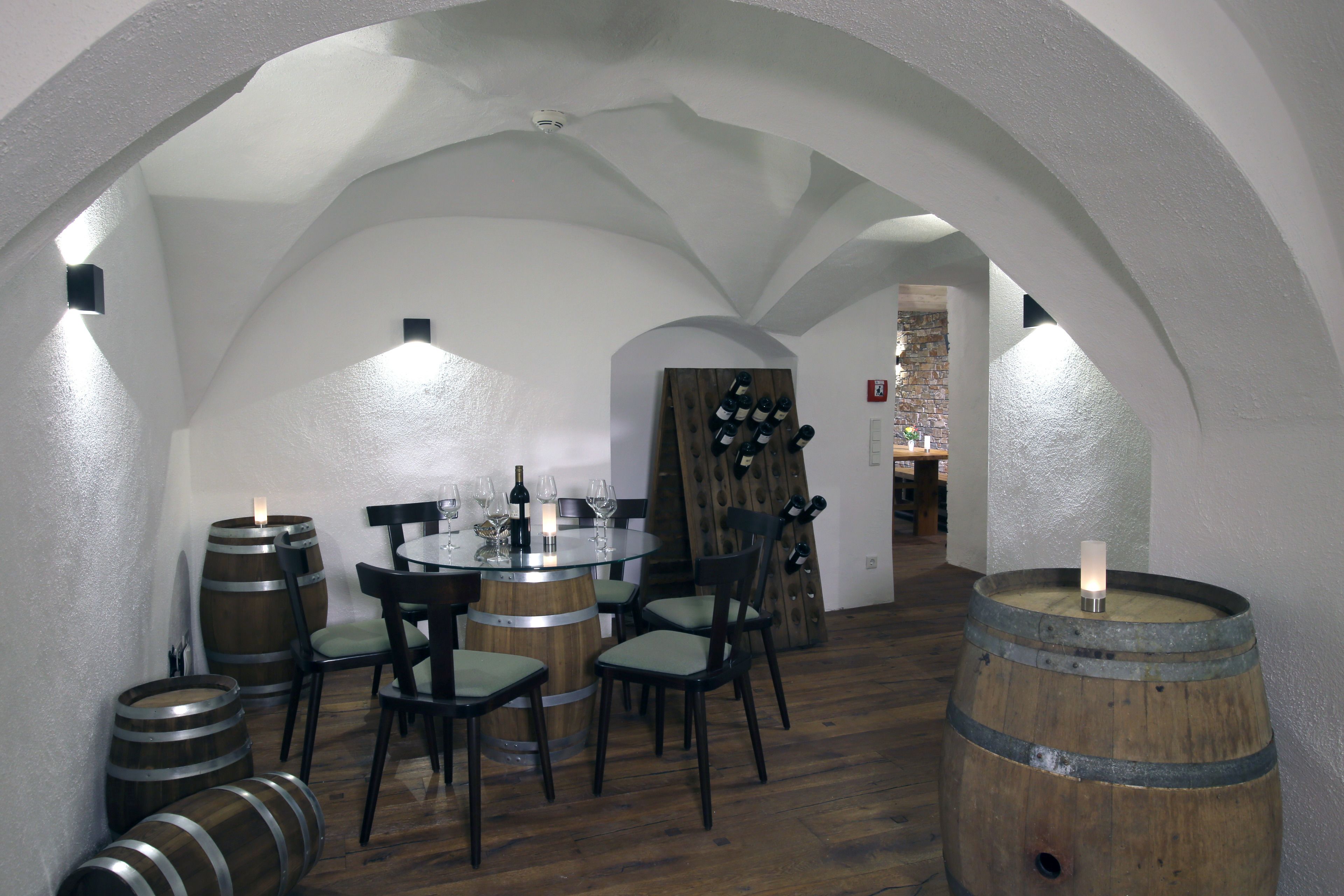 breakfast, lunch, dinner served; regional cuisine