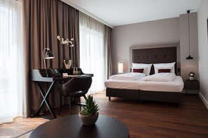Deluxe Double Room, Accessible | Premium bedding, desk, blackout curtains, soundproofing - Hotel Am Fischmarkt (Rheinberg)