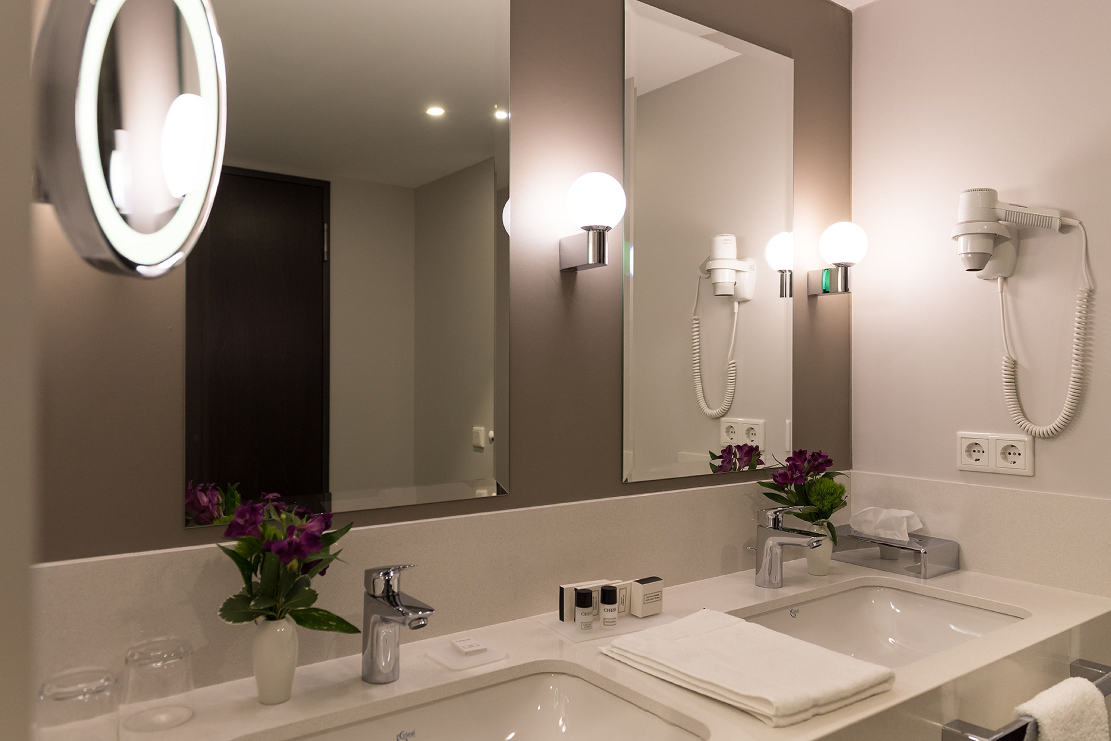 comfort double room, accessible | bathroom sink