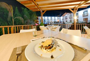Breakfast, lunch and dinner served - La Huerta Hotel (Calima)