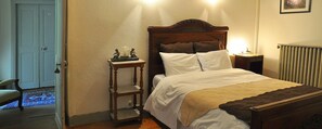 Individually decorated, free cots/infant beds - Hôtel-Restaurant Monte d'Oro (Vivario)