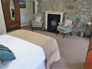 Standard Double Room, Bathtub