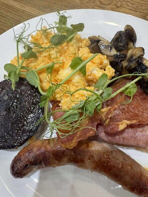 Free daily full breakfast - Sykes's House (Leyburn)