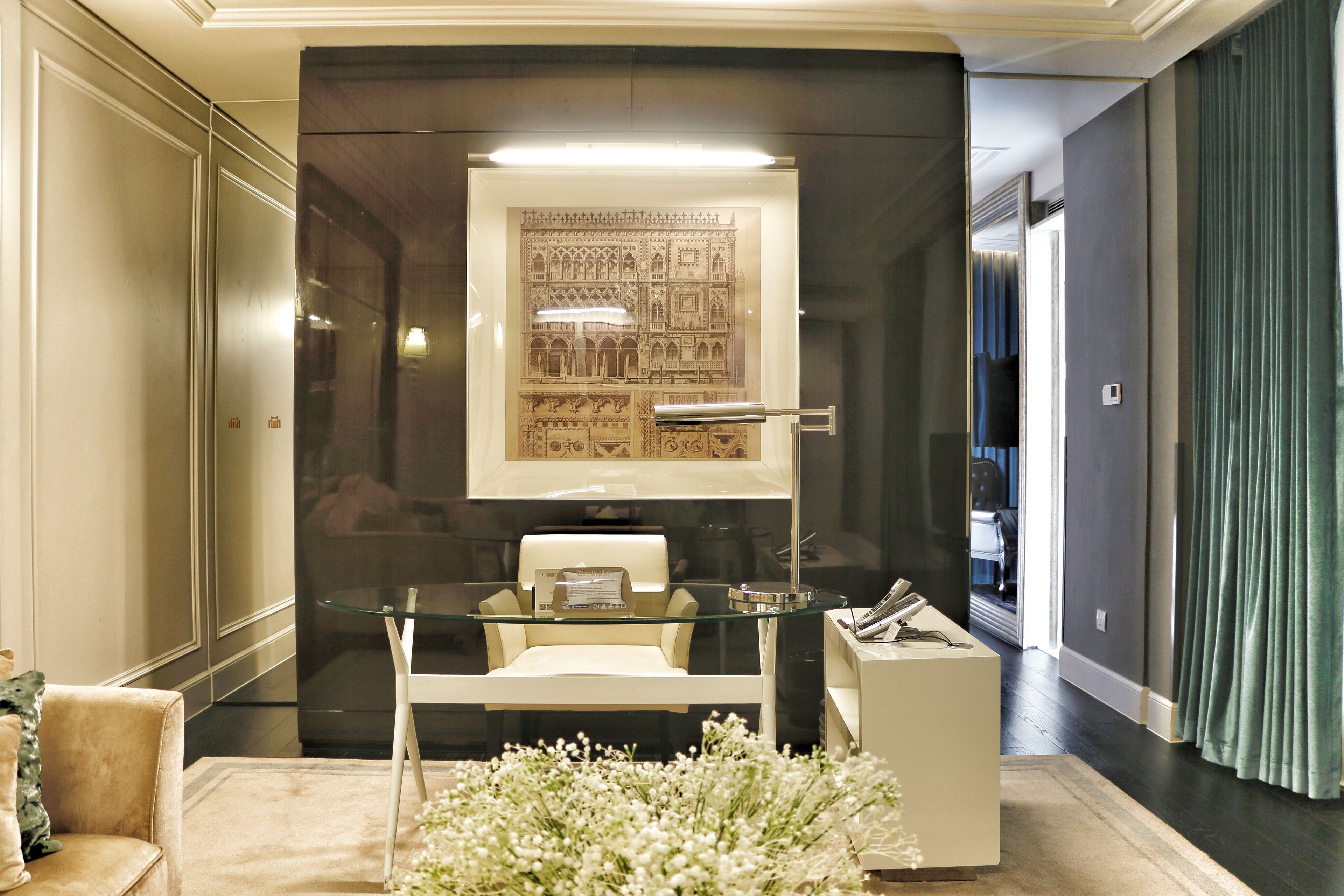 in-room business centre