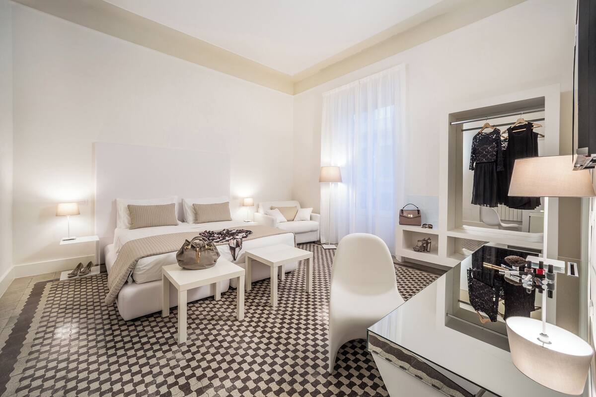 Premium bedding, minibar, in-room safe, desk