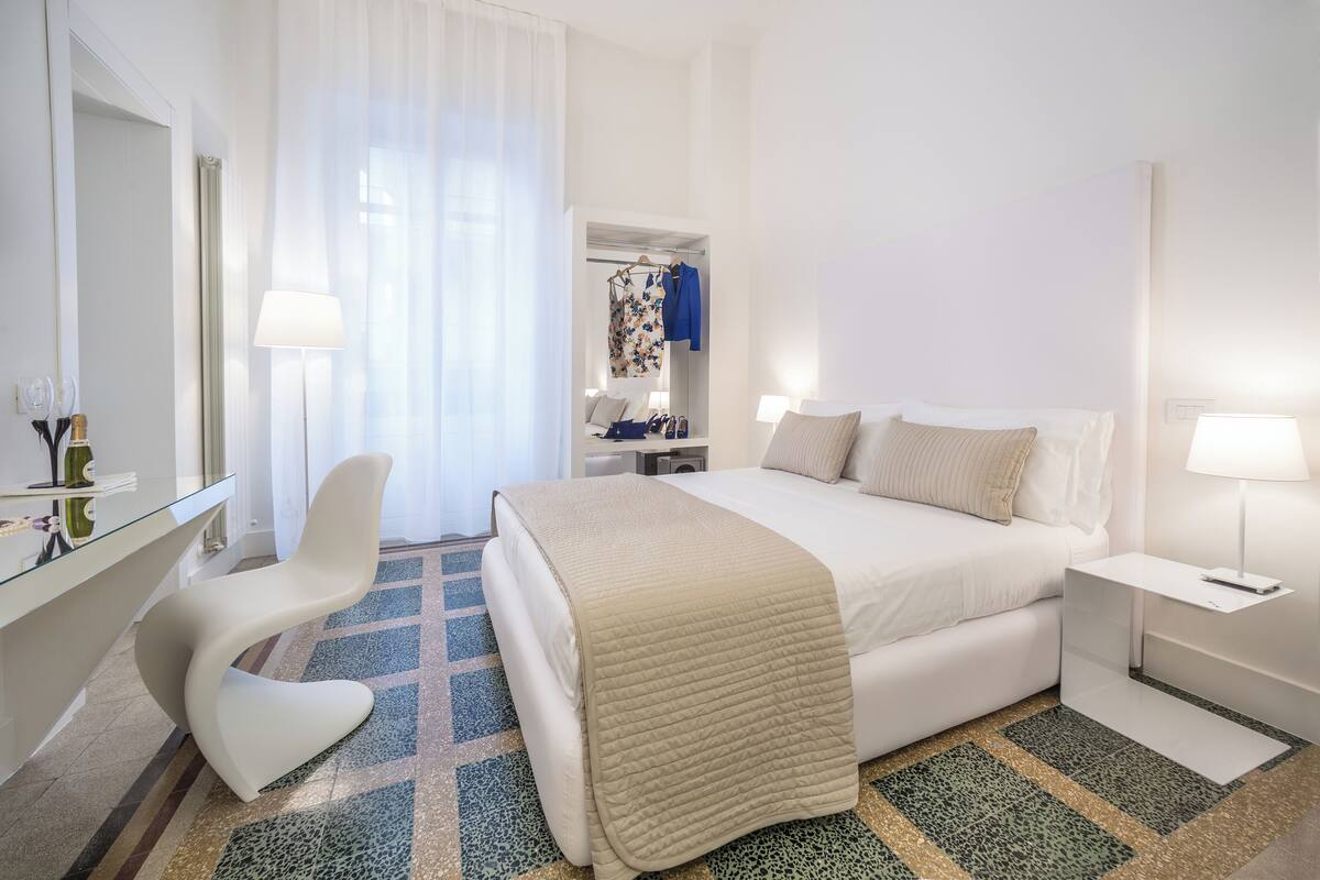 Premium bedding, minibar, in-room safe, desk