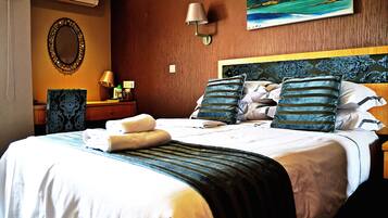 Double Room | In-room safe, desk, iron/ironing board, free WiFi