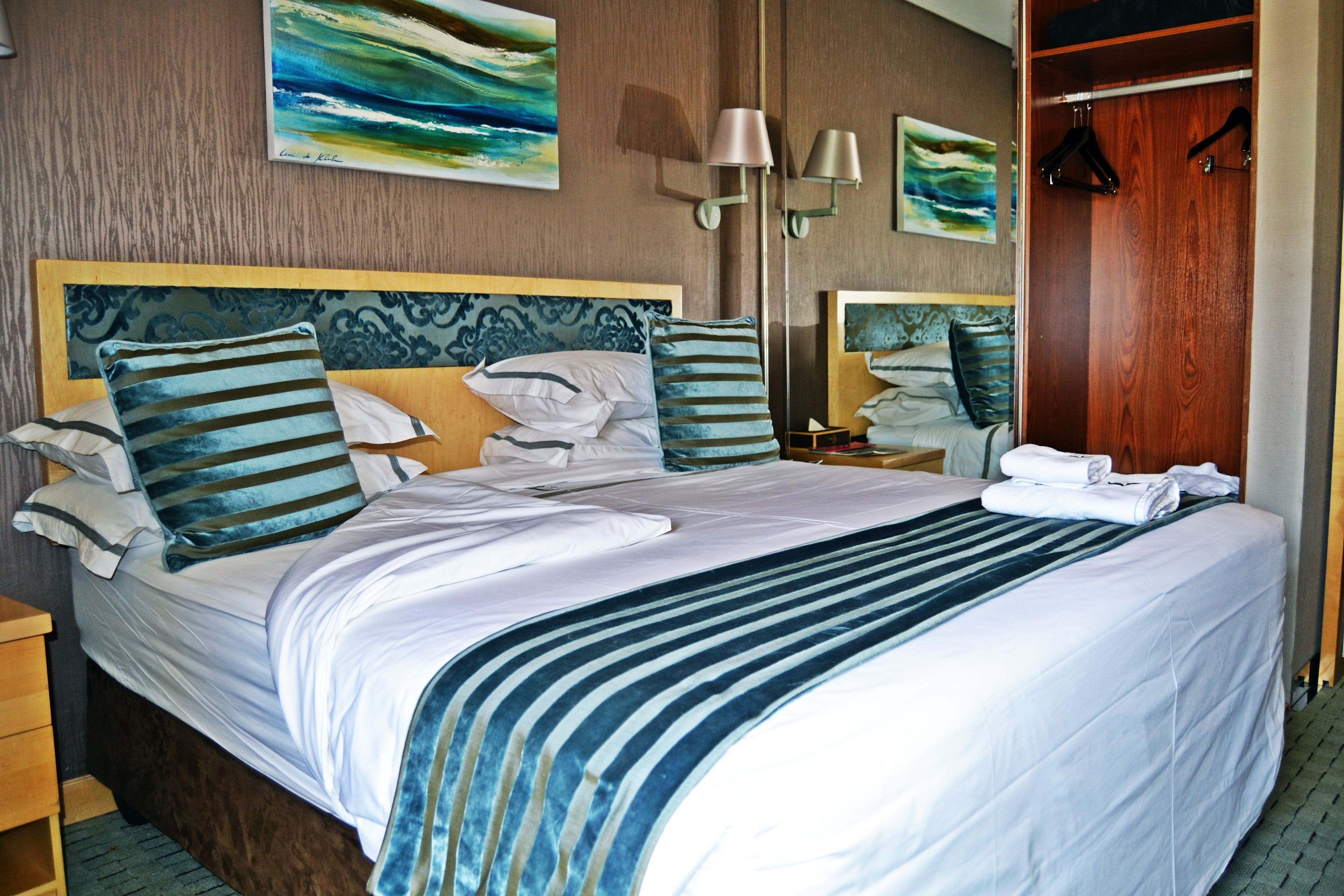 双人房 | 客房内保险箱、办公桌、熨斗/熨板、免费 WiFi