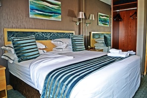 Caja de seguridad en la habitación y escritorio