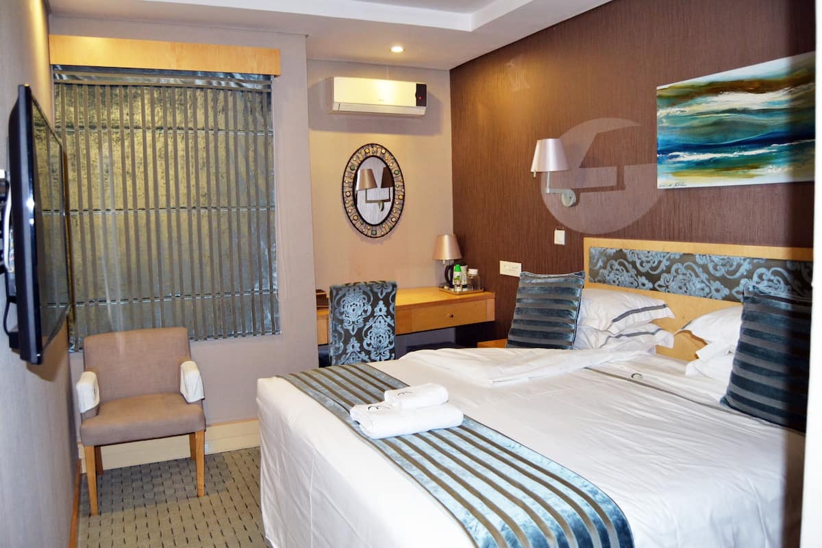 double room | in-room safe, desk, iron/ironing board, free wifi